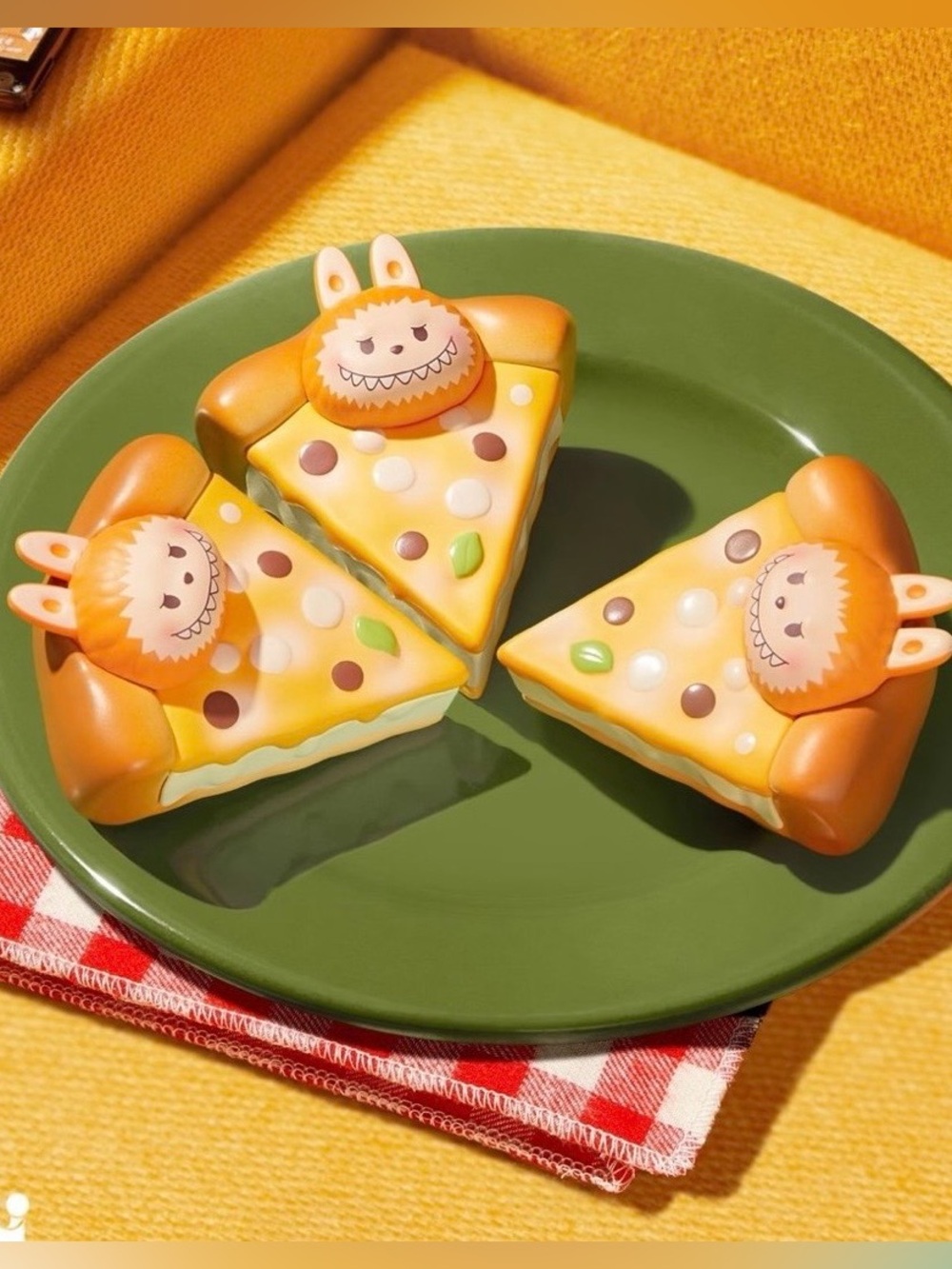 Pop Mart Italy Exclusive Labubu Pizza Pop Bean!
